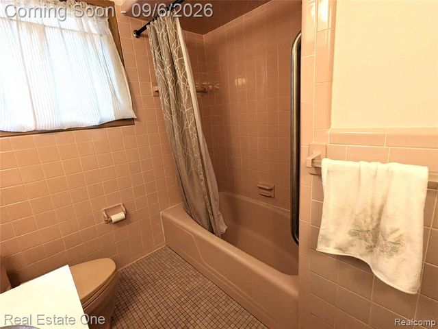 16034 Hauss Avenue, Eastpointe, MI 48021