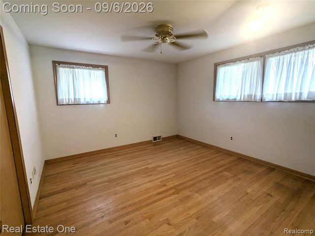 16034 Hauss Avenue, Eastpointe, MI 48021