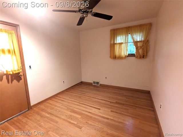 16034 Hauss Avenue, Eastpointe, MI 48021