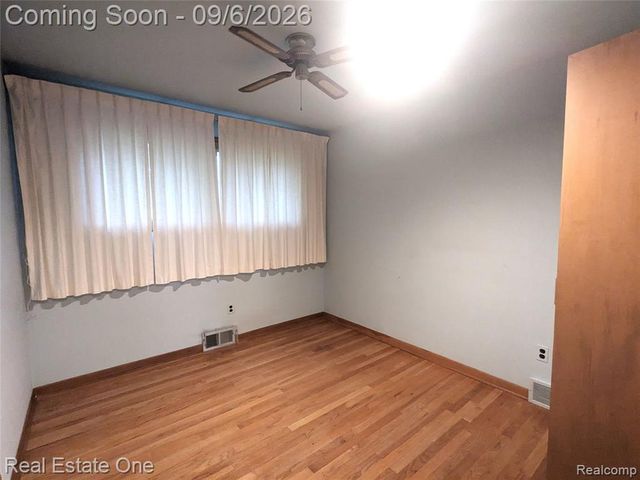 16034 Hauss Avenue, Eastpointe, MI 48021