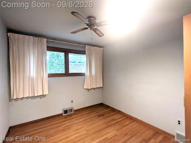 16034 Hauss Avenue, Eastpointe, MI 48021