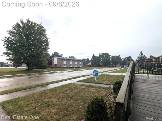16034 Hauss Avenue, Eastpointe, MI 48021