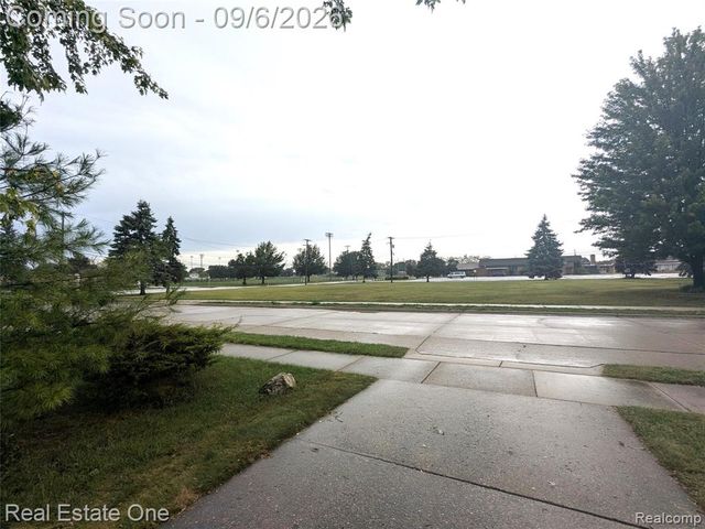 16034 Hauss Avenue, Eastpointe, MI 48021
