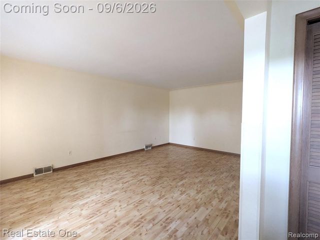 16034 Hauss Avenue, Eastpointe, MI 48021
