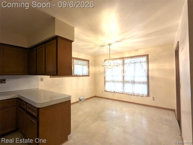16034 Hauss Avenue, Eastpointe, MI 48021