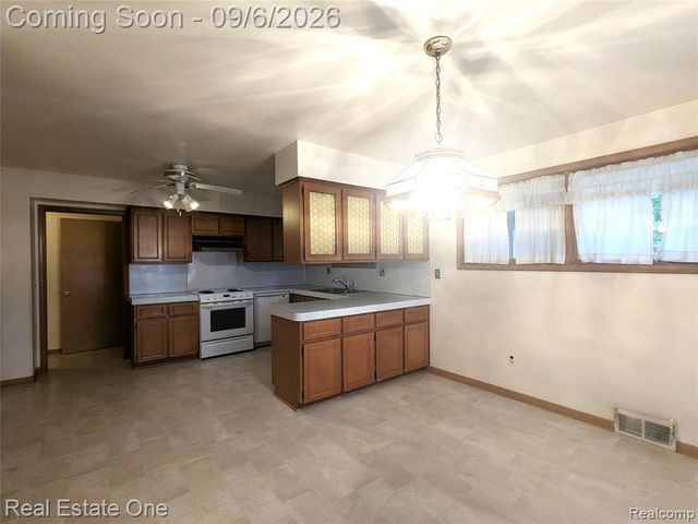 16034 Hauss Avenue, Eastpointe, MI 48021