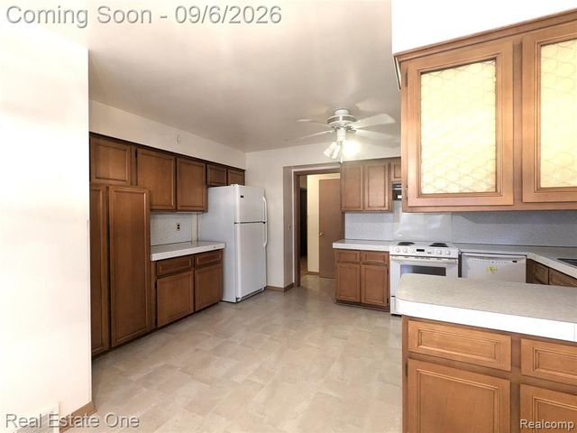16034 Hauss Avenue, Eastpointe, MI 48021