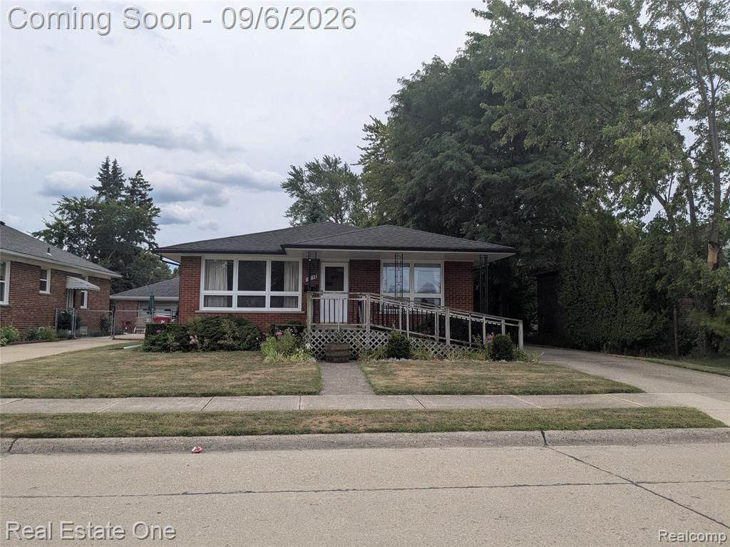 16034 Hauss Avenue, Eastpointe, MI 48021