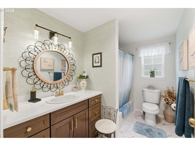 1345 SANFORD St, Coos Bay, OR 97420