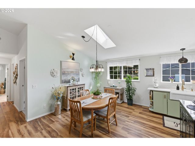 1345 SANFORD St, Coos Bay, OR 97420