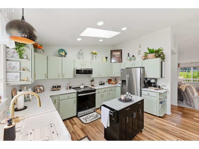 1345 SANFORD St, Coos Bay, OR 97420