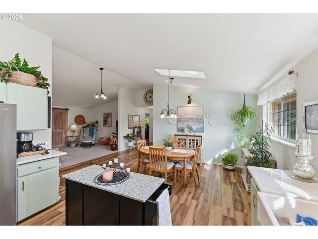 1345 SANFORD St, Coos Bay, OR 97420