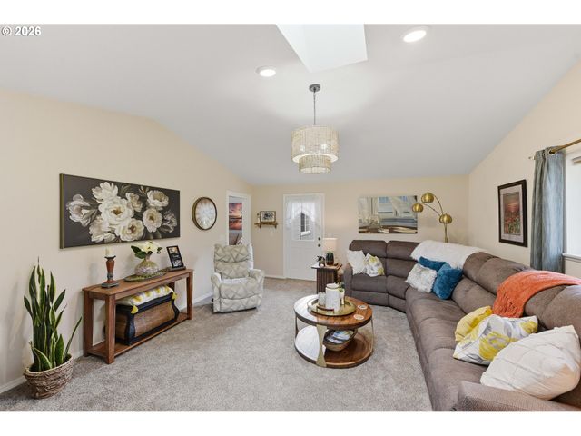 1345 SANFORD St, Coos Bay, OR 97420