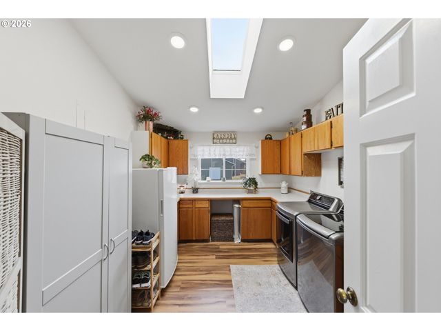 1345 SANFORD St, Coos Bay, OR 97420