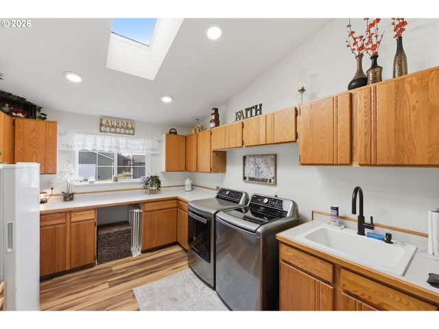 1345 SANFORD St, Coos Bay, OR 97420