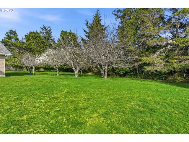 1345 SANFORD St, Coos Bay, OR 97420