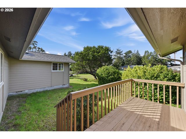 1345 SANFORD St, Coos Bay, OR 97420