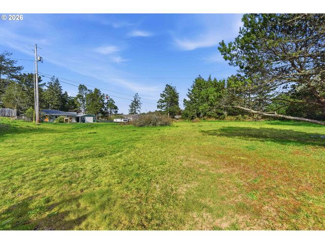 1345 SANFORD St, Coos Bay, OR 97420