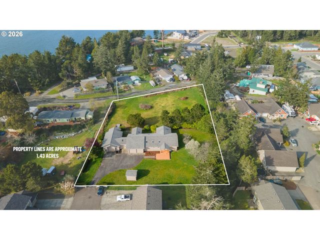 1345 SANFORD St, Coos Bay, OR 97420