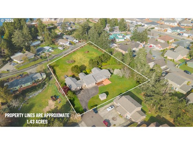 1345 SANFORD St, Coos Bay, OR 97420