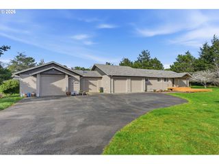 1345 SANFORD St, Coos Bay, OR 97420