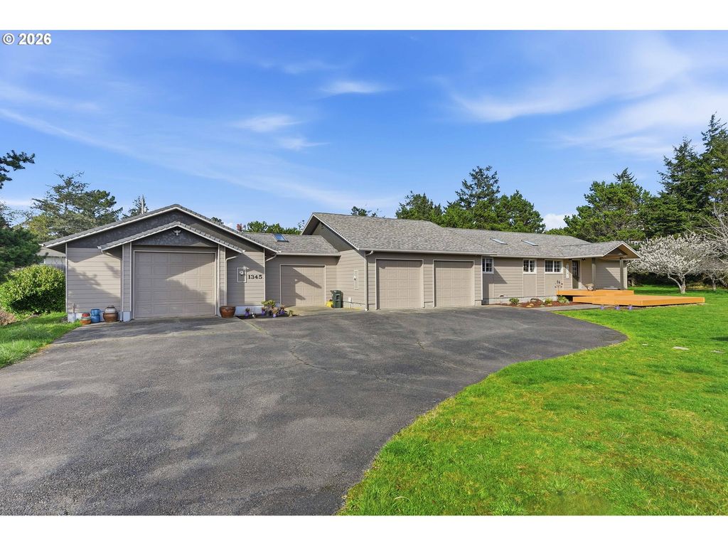 1345 SANFORD St, Coos Bay, OR 97420