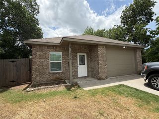 1516 E Maddox Avenue, Fort Worth, TX 76104