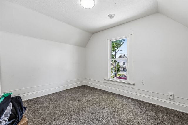 711 7th Street SW, Cedar Rapids, IA 52404