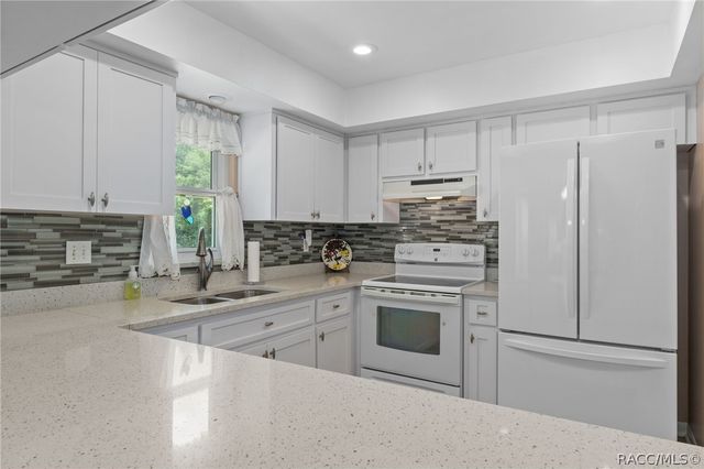 75 Chinaberry Circle, Homosassa, FL 34446