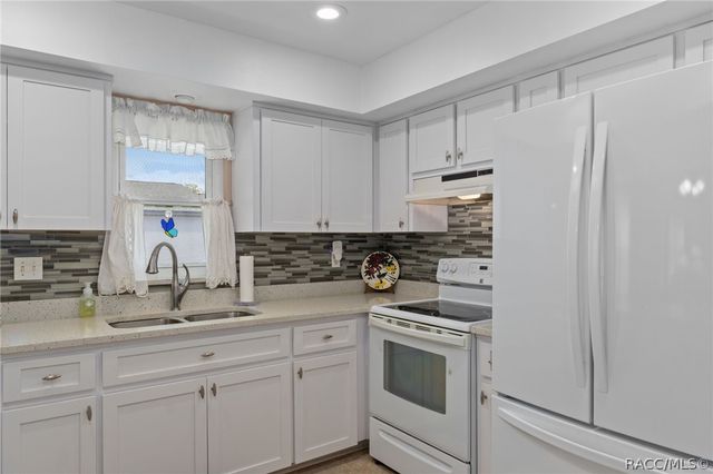 75 Chinaberry Circle, Homosassa, FL 34446