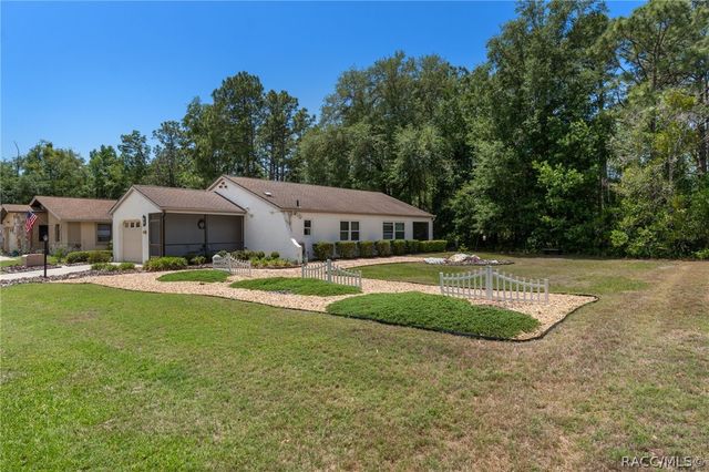 75 Chinaberry Circle, Homosassa, FL 34446