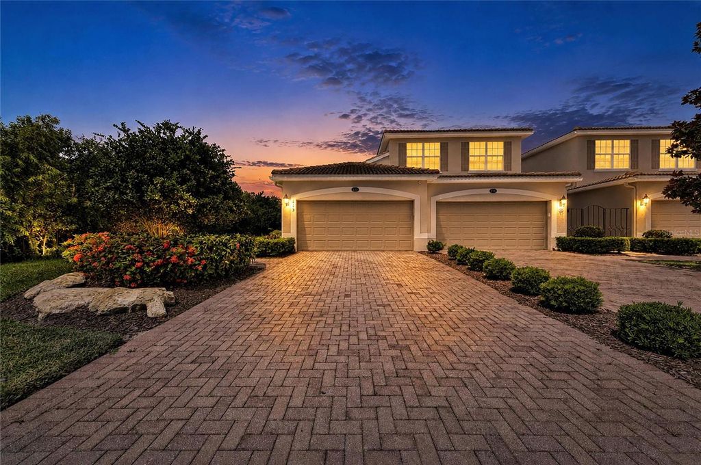 Image 2 of property listing at 419 WINDING BROOK LANE 101, Bradenton, FL 34212