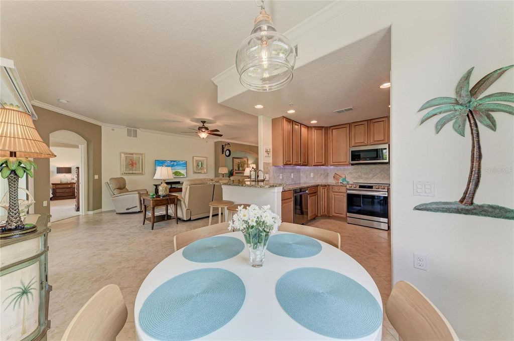 Image 16 of property listing at 419 WINDING BROOK LANE 101, Bradenton, FL 34212