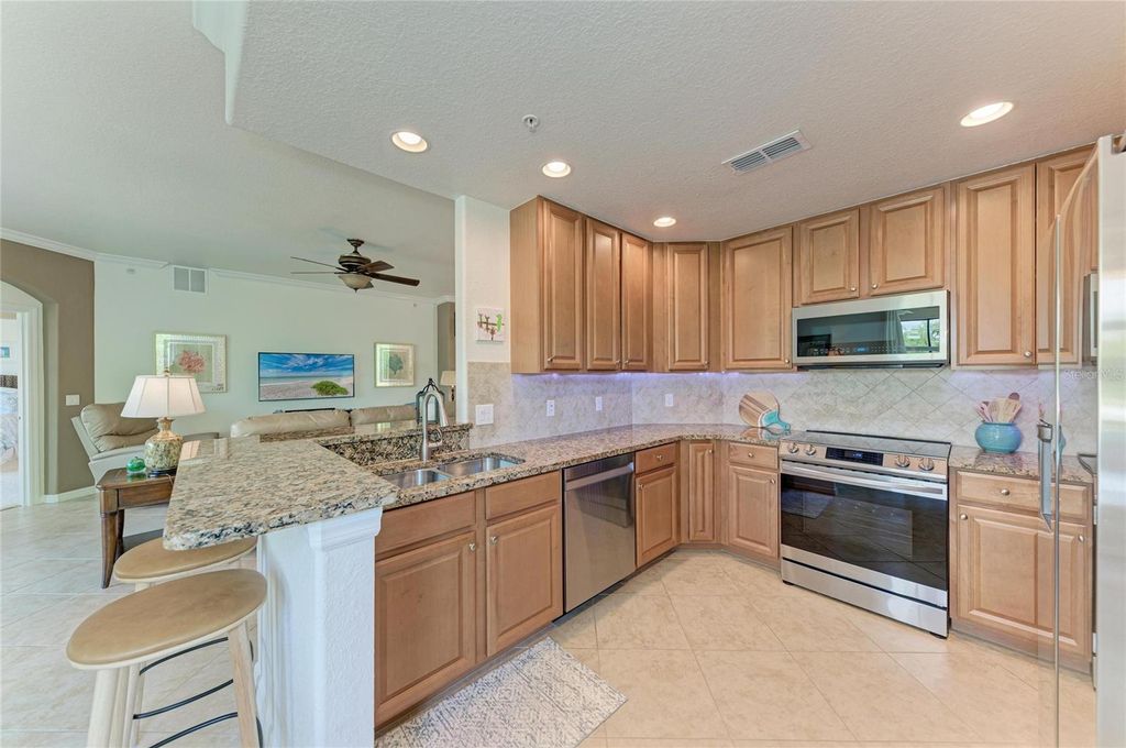 Image 18 of property listing at 419 WINDING BROOK LANE 101, Bradenton, FL 34212