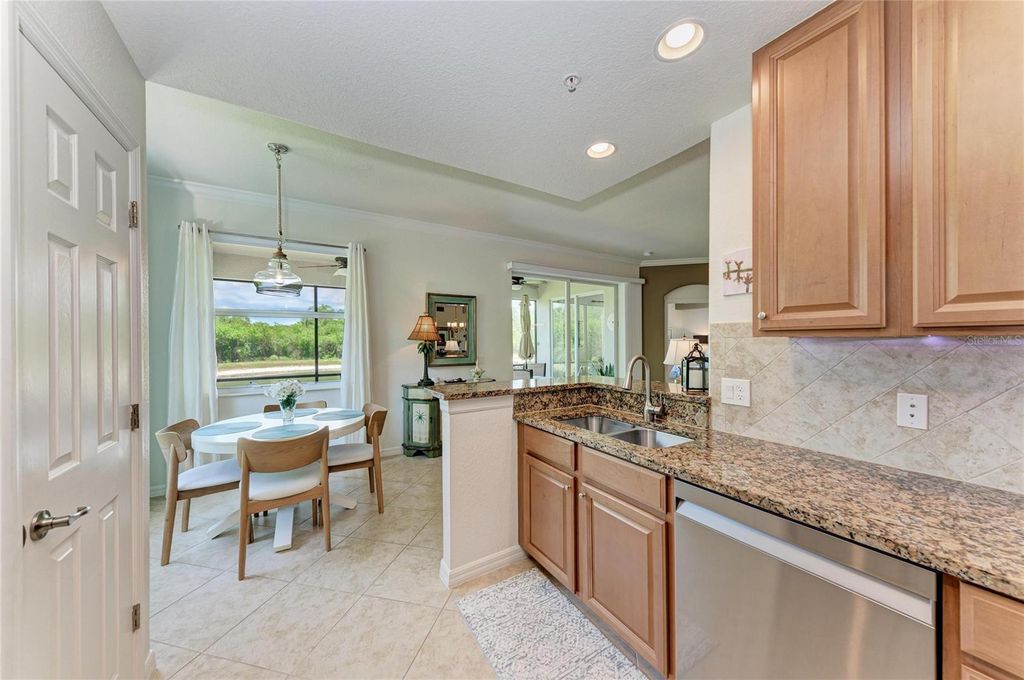 Image 20 of property listing at 419 WINDING BROOK LANE 101, Bradenton, FL 34212