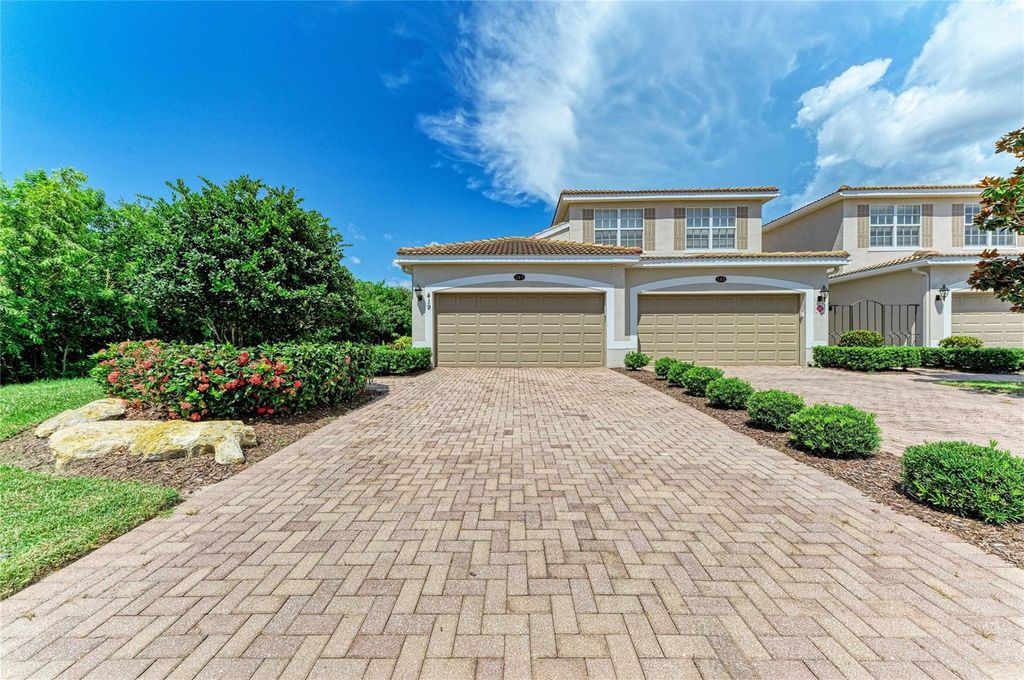 Image 4 of property listing at 419 WINDING BROOK LANE 101, Bradenton, FL 34212