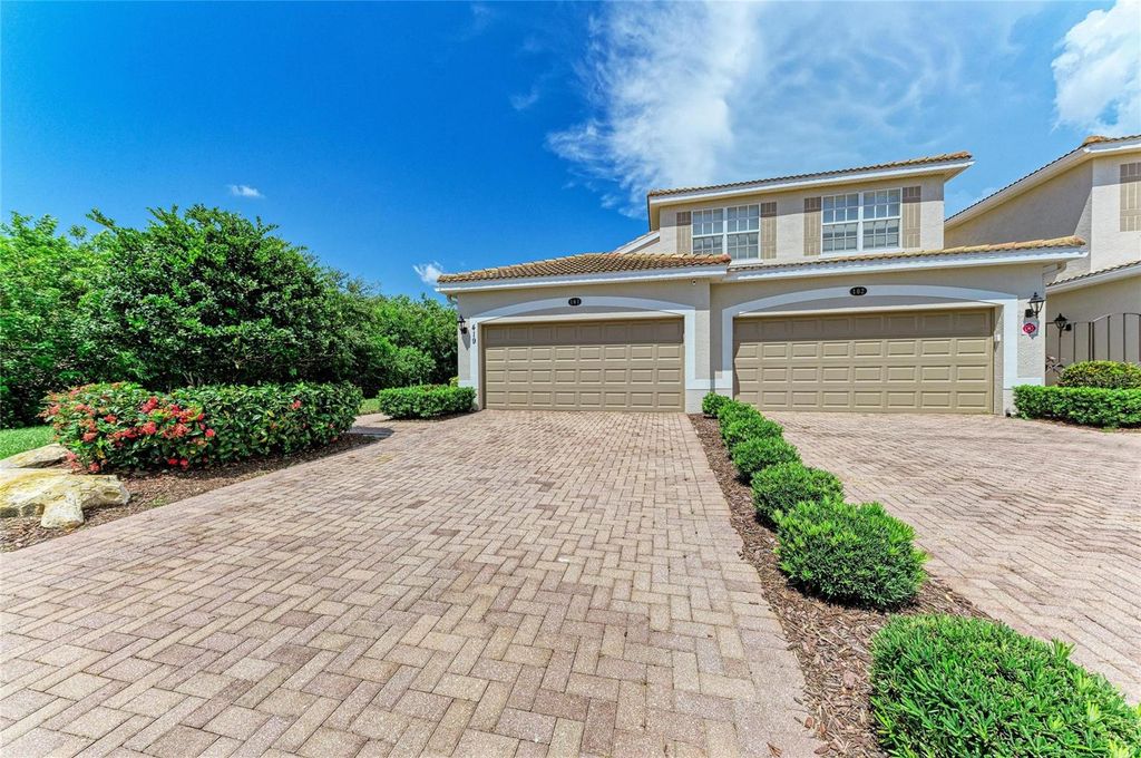 Image 5 of property listing at 419 WINDING BROOK LANE 101, Bradenton, FL 34212