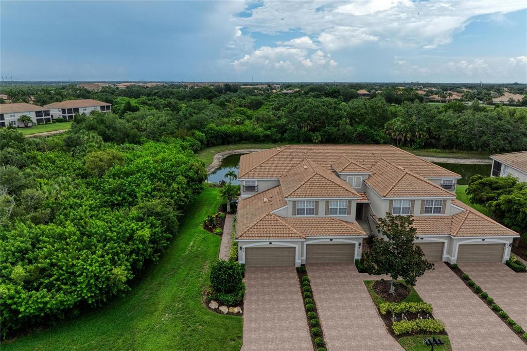 Image 44 of property listing at 419 WINDING BROOK LANE 101, Bradenton, FL 34212