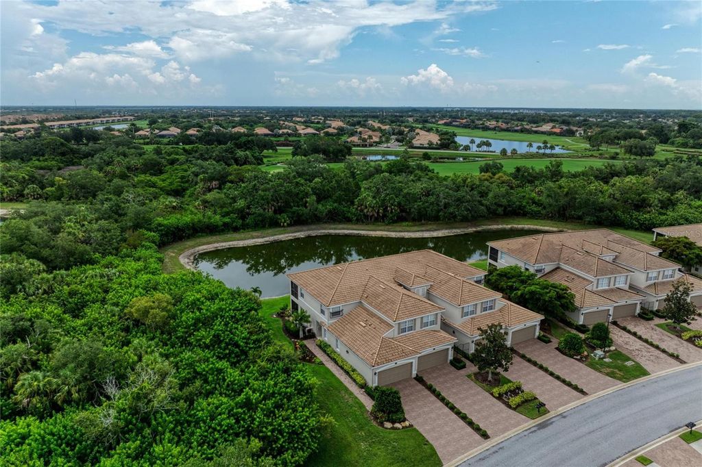 Image 45 of property listing at 419 WINDING BROOK LANE 101, Bradenton, FL 34212