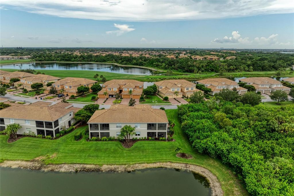 Image 46 of property listing at 419 WINDING BROOK LANE 101, Bradenton, FL 34212