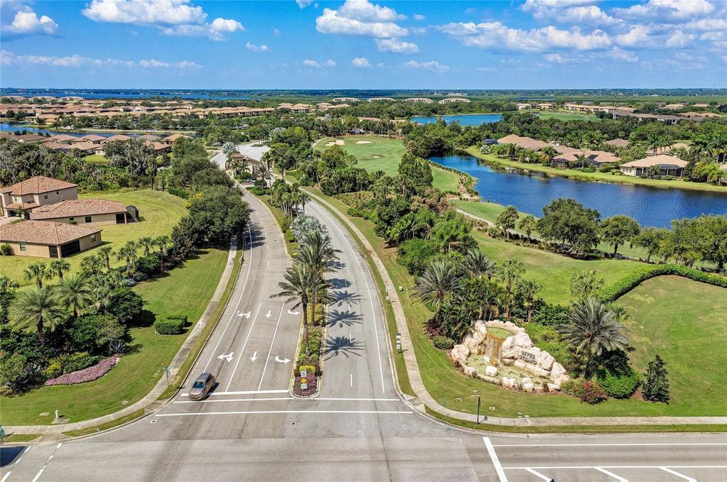 Image 47 of property listing at 419 WINDING BROOK LANE 101, Bradenton, FL 34212