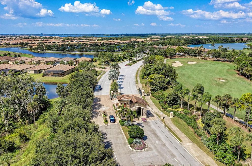 Image 49 of property listing at 419 WINDING BROOK LANE 101, Bradenton, FL 34212