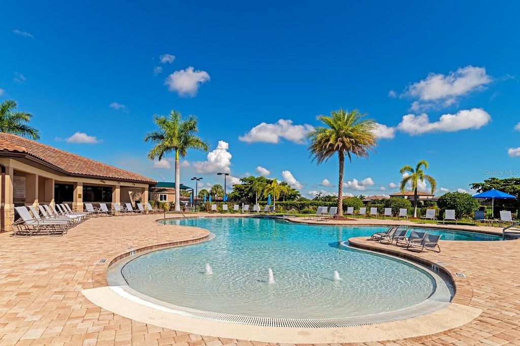 Image 81 of property listing at 419 WINDING BROOK LANE 101, Bradenton, FL 34212