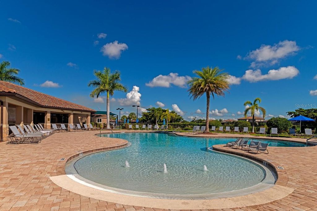 Image 82 of property listing at 419 WINDING BROOK LANE 101, Bradenton, FL 34212