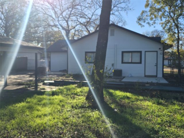 303 Hillcrest Street, Mansfield, TX 76063