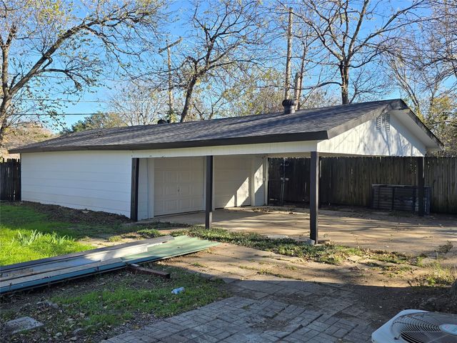 303 Hillcrest Street, Mansfield, TX 76063