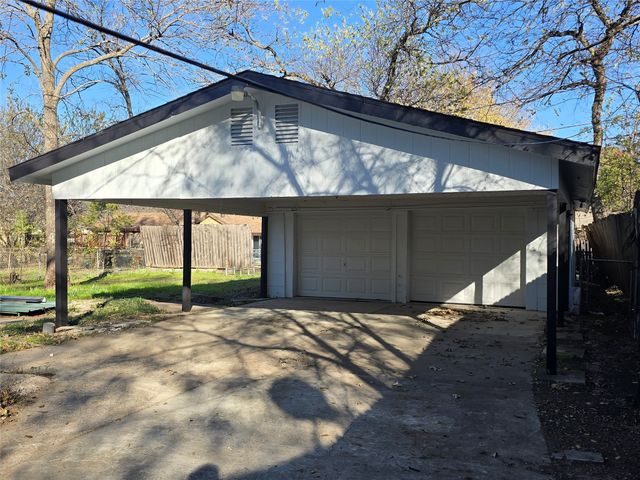 303 Hillcrest Street, Mansfield, TX 76063