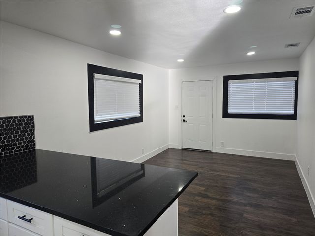 303 Hillcrest Street, Mansfield, TX 76063