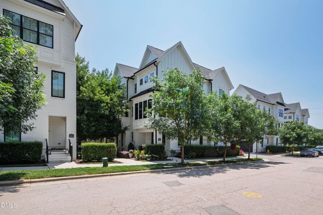 1501 Draper View Loop 102, Raleigh, NC 27608