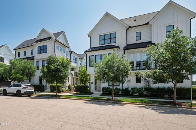 1501 Draper View Loop 102, Raleigh, NC 27608